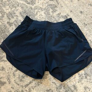 Women's Lululemon Hotty Hot Low-Rise Lined Short 4" - Navy Blue, size 6